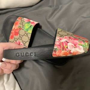 GUCCI SLIDES *AUTHENTIC*
